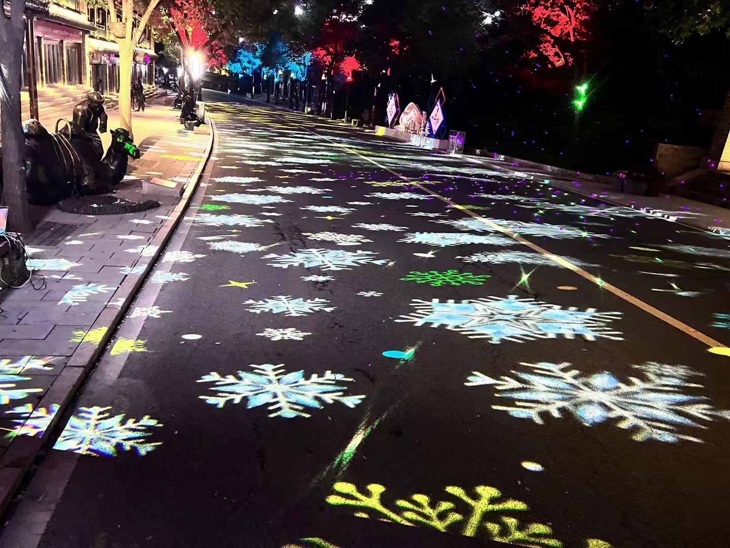 公园步道如何用投影的方式做景区亮化